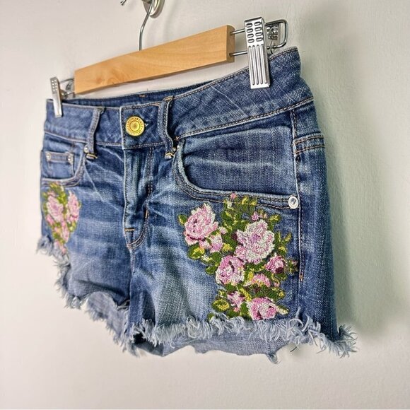AMERICAN Eagle Stretch Floral Embroidered Jean Shorts 0 - Picture 2 of 5